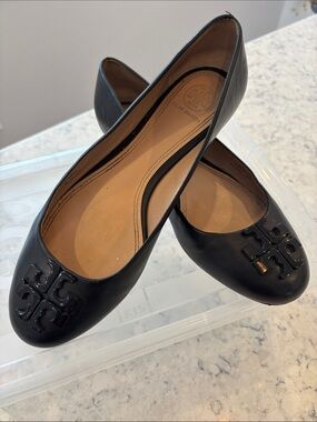 Tory Burch Black Leather Logo Round-Toe Ballet Flats, size 7.5